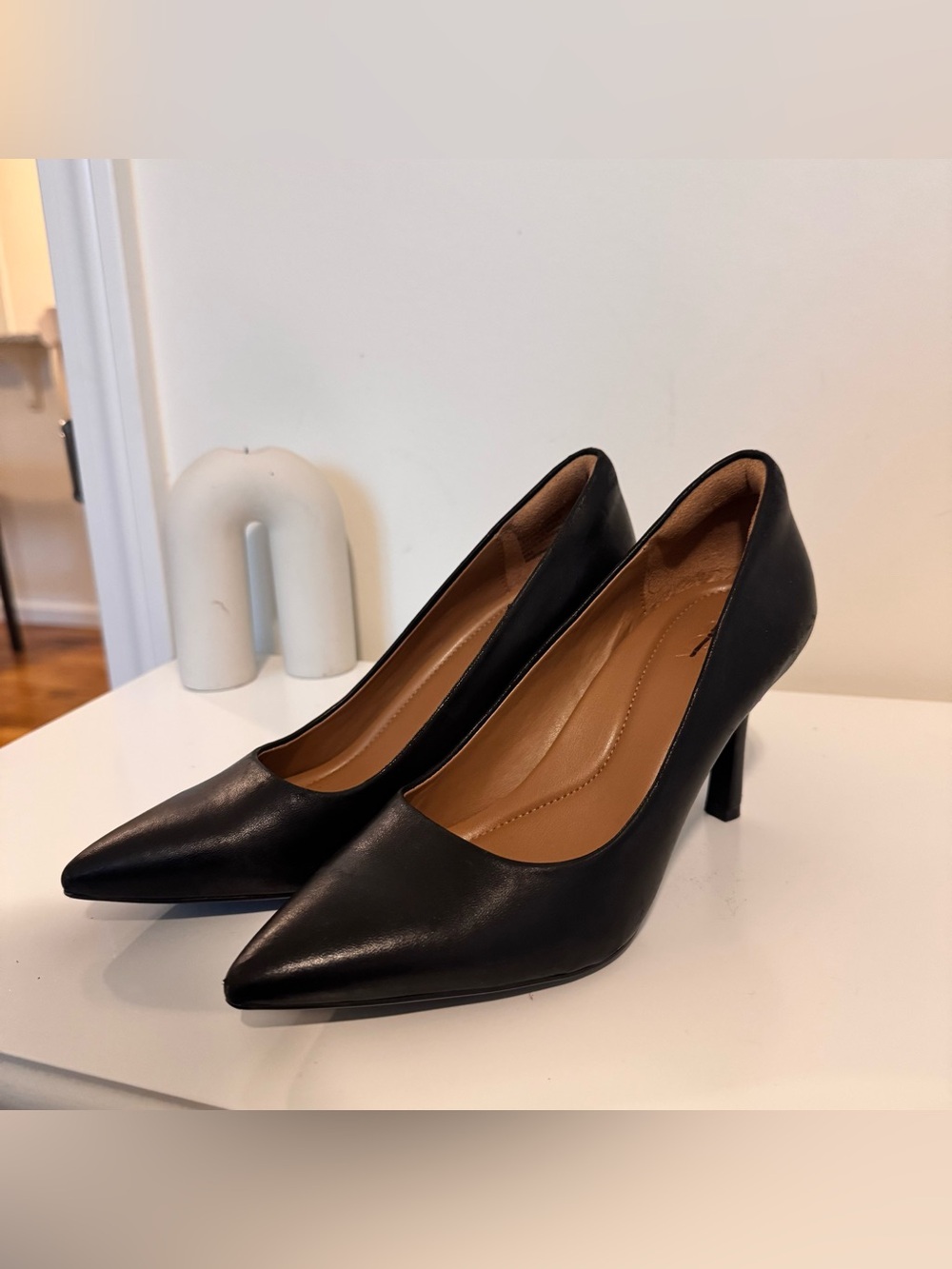 Nordstrom Black Pointed-Toe Genuine Leather - Picture 3 of 5